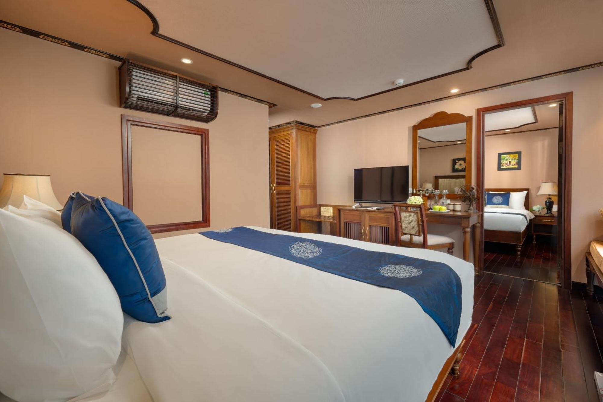 Hotel Indochine Cruise Hạ Long Exterior foto