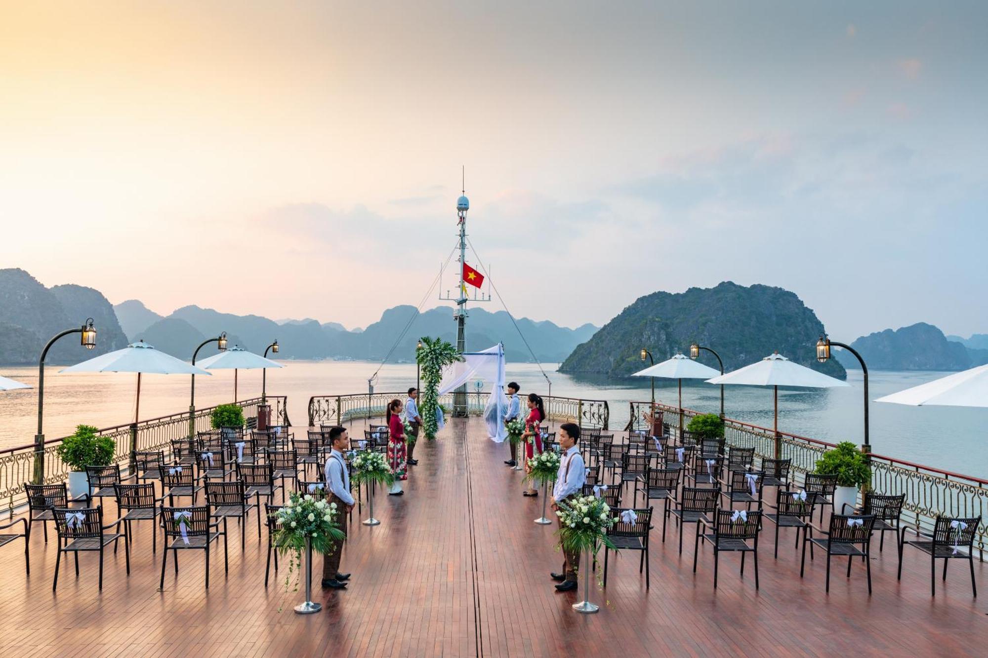 Hotel Indochine Cruise Hạ Long Exterior foto