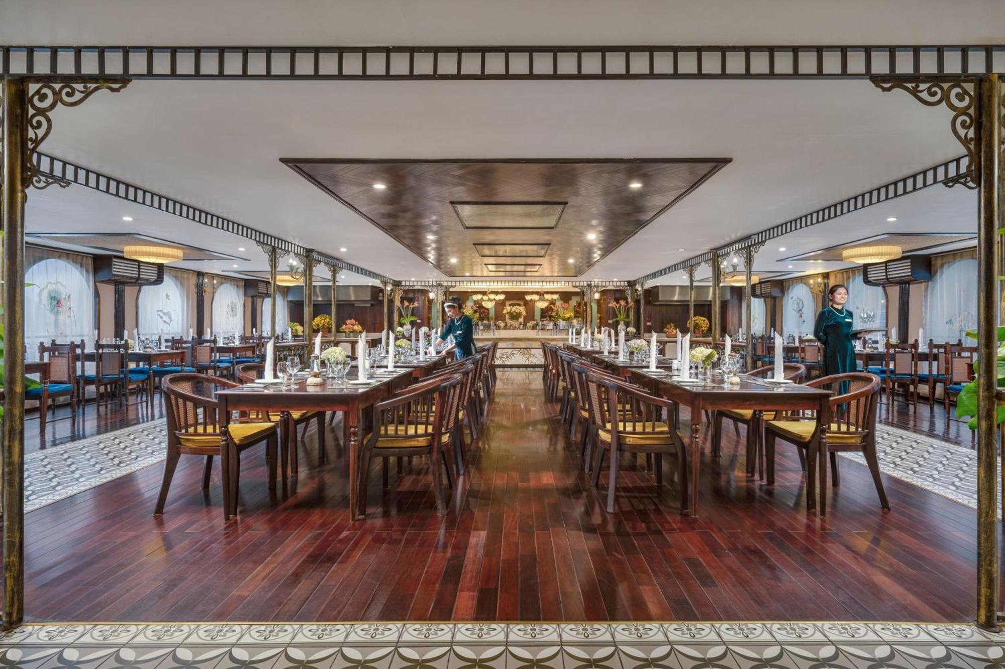 Hotel Indochine Cruise Hạ Long Exterior foto